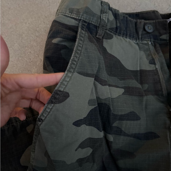 RSQ Men's Green Camouflage Cargo Pants - Picture 3 of 4